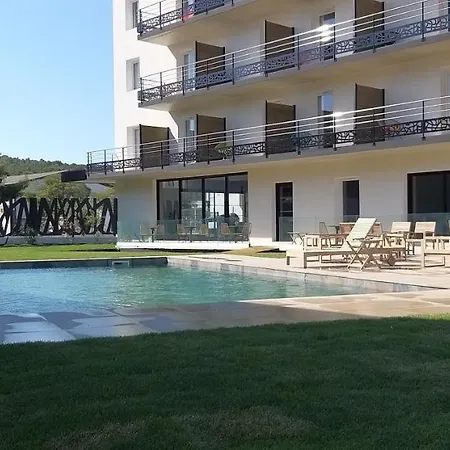 Golden Tulip & Rooftop Provence 4*