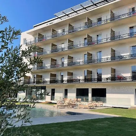 Golden Tulip & Rooftop Provence 4*