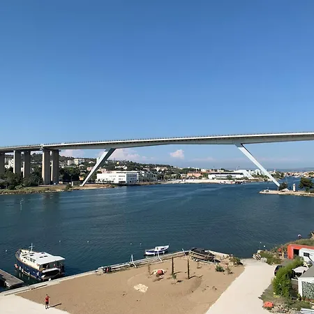 Hotel Golden Tulip & Rooftop Provence 4*