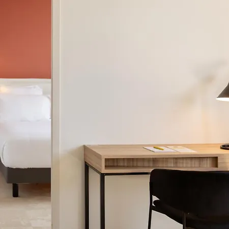 Hotel Golden Tulip & Rooftop Provence 4*