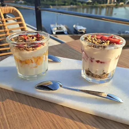 Golden Tulip Hotel & Rooftop Martigues Provence 4* Martigues