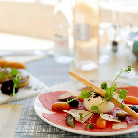 Golden Tulip Hotel & Rooftop Martigues Provence 4*
